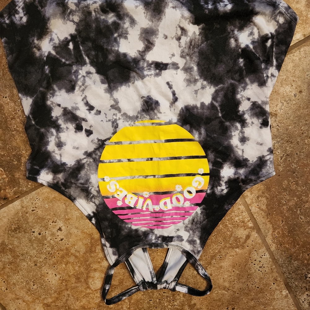 No boundaries top
